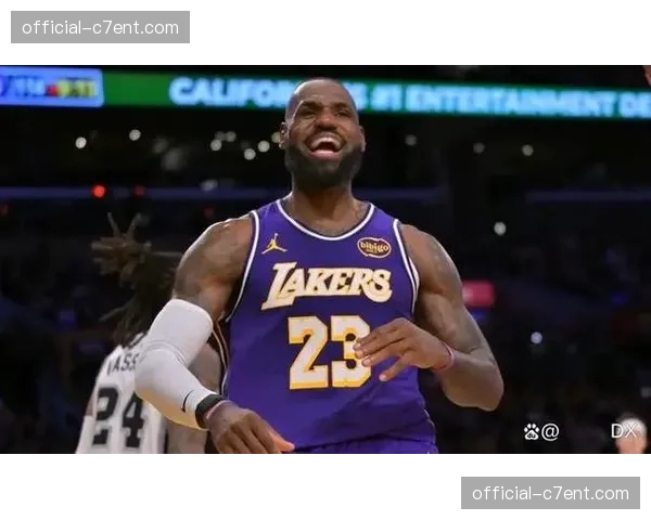 湖人队多点开花胜爵士 詹姆斯复出送12次助攻