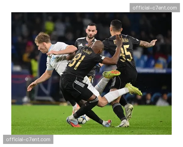 罗马战平那不勒斯各取1分 欧冠席位争夺胶着